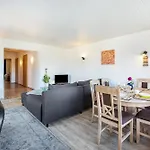 公寓 Flat *